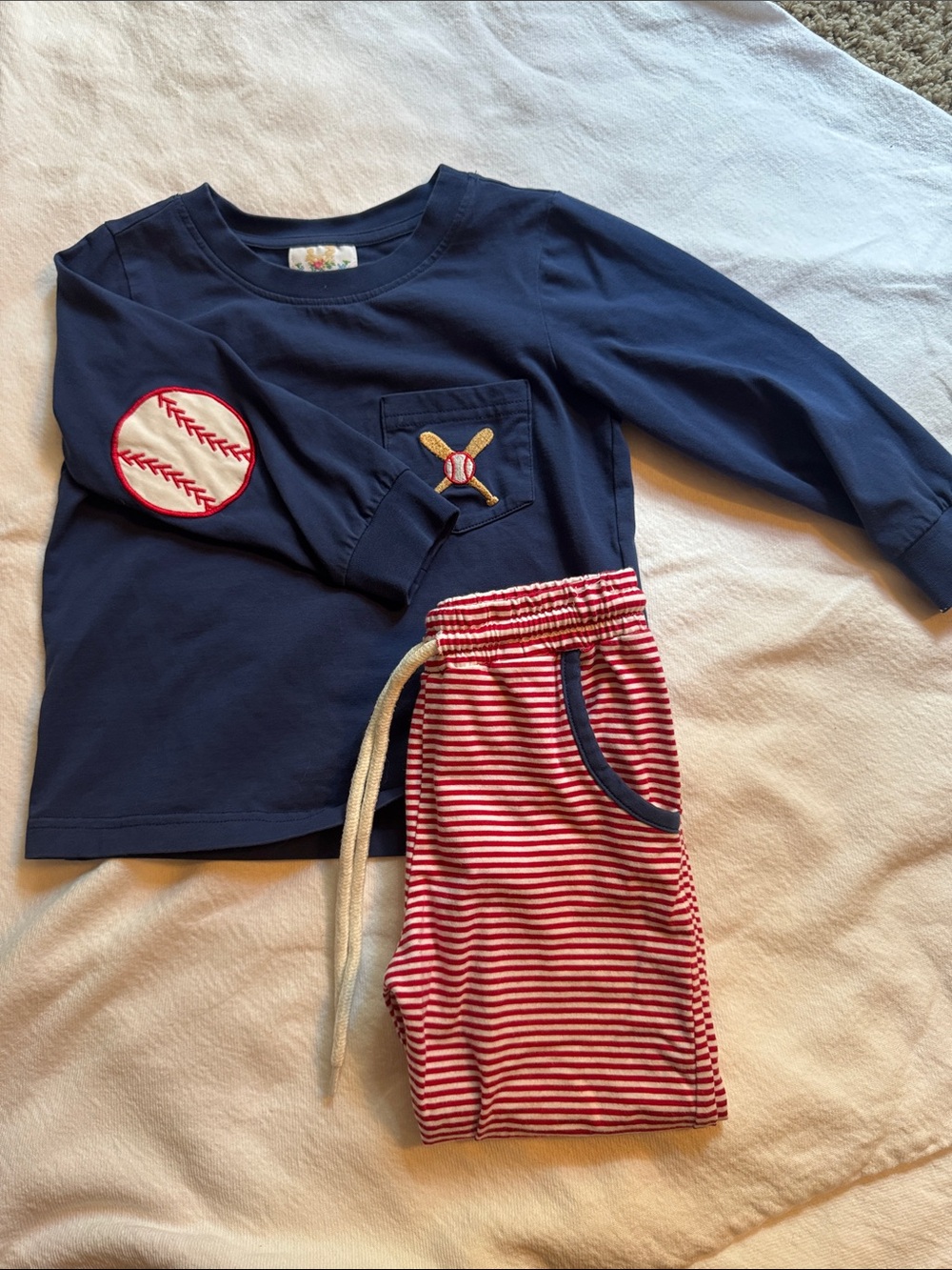 Boys sz 3T Bust Bees Smocks set